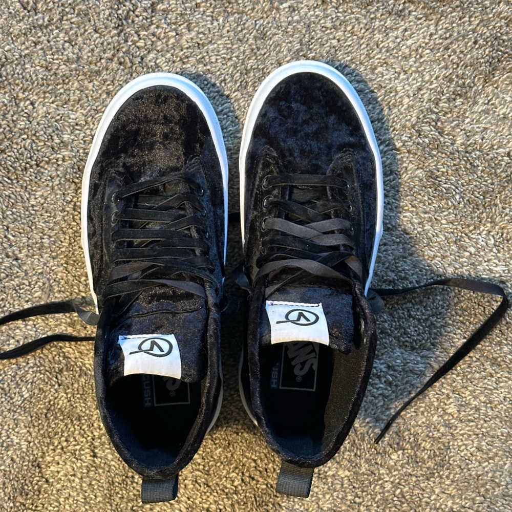 Vans Sentry Hi Black Crushed Velvet Ultra Cush / Size 7